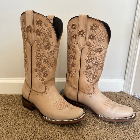 Cowgirl Boots - Picture 1 of 5